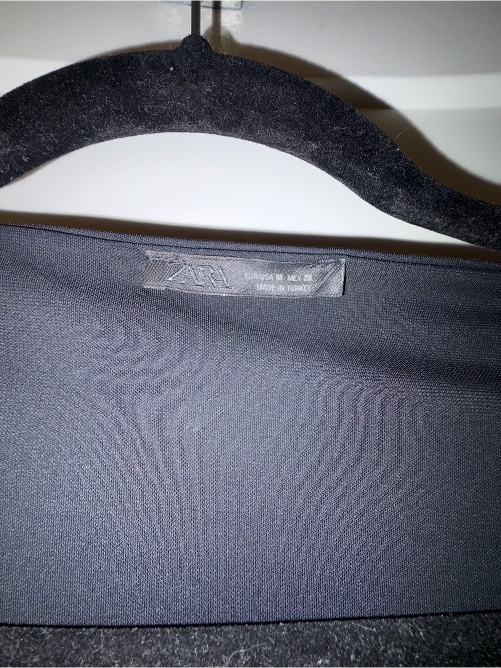 Zara Black Long-Sleeve Scoop Neck Crop Top - Picture 2 of 3